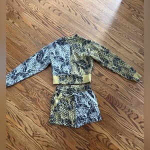 Twenty Two-Piece Sweater and Shorts with Pineapple Leaf Print XS Womens